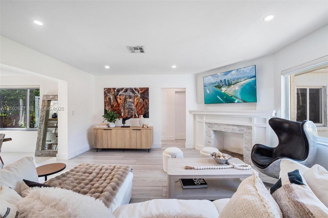 For Rent: $6,950 (3 beds, 2 baths, 1662 Square Feet)
