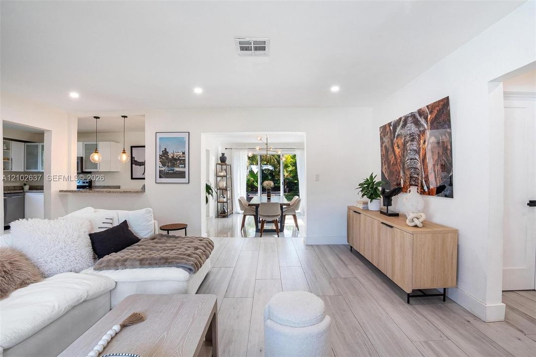 For Rent: $6,950 (3 beds, 2 baths, 1662 Square Feet)