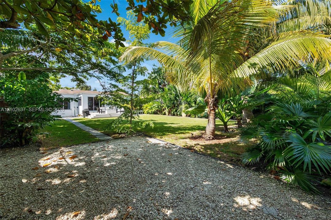 For Rent: $6,950 (3 beds, 2 baths, 1662 Square Feet)