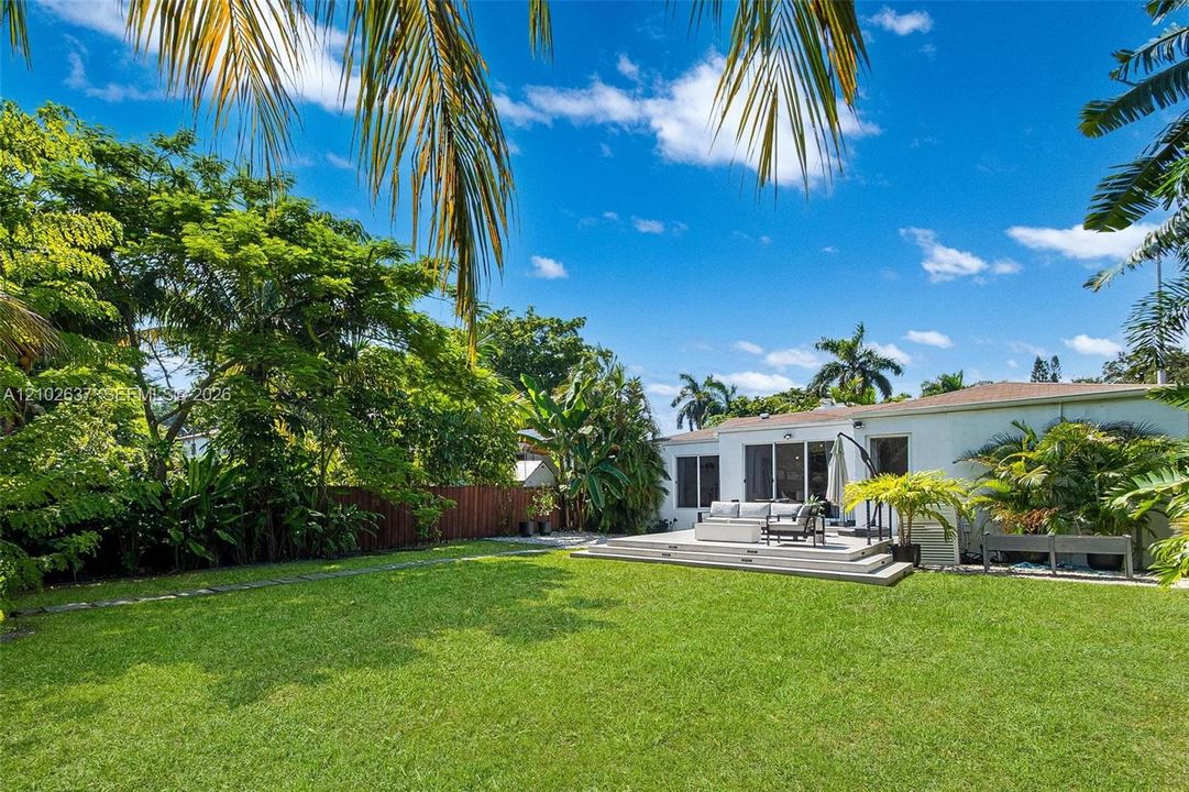 For Rent: $6,950 (3 beds, 2 baths, 1662 Square Feet)