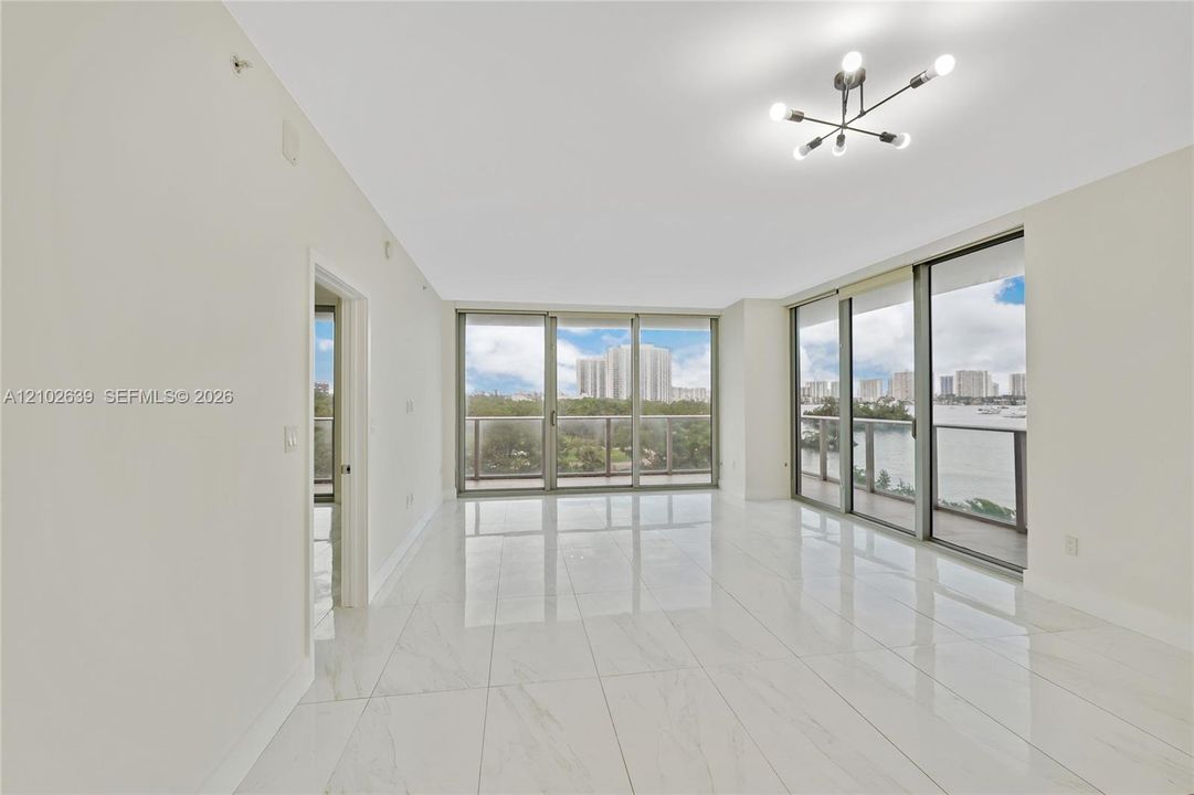 На продажу: $799,900 (3 спален, 3 ванн, 1557 Квадратных фут)
