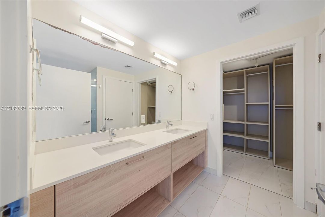 На продажу: $799,900 (3 спален, 3 ванн, 1557 Квадратных фут)