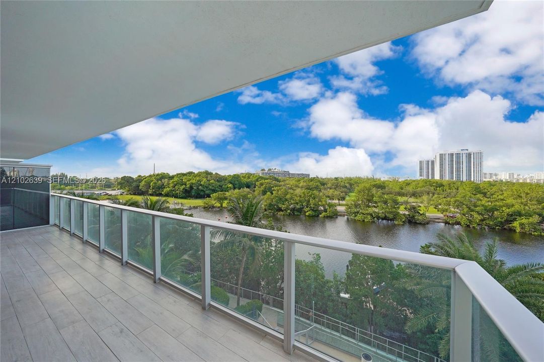 На продажу: $799,900 (3 спален, 3 ванн, 1557 Квадратных фут)