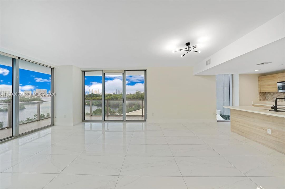 На продажу: $799,900 (3 спален, 3 ванн, 1557 Квадратных фут)