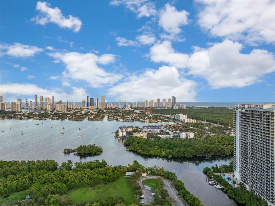 На продажу: $799,900 (3 спален, 3 ванн, 1557 Квадратных фут)