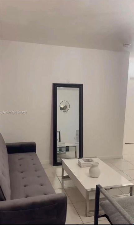 В аренду: $4,200 (6 спален, 2 ванн, 1576 Квадратных фут)