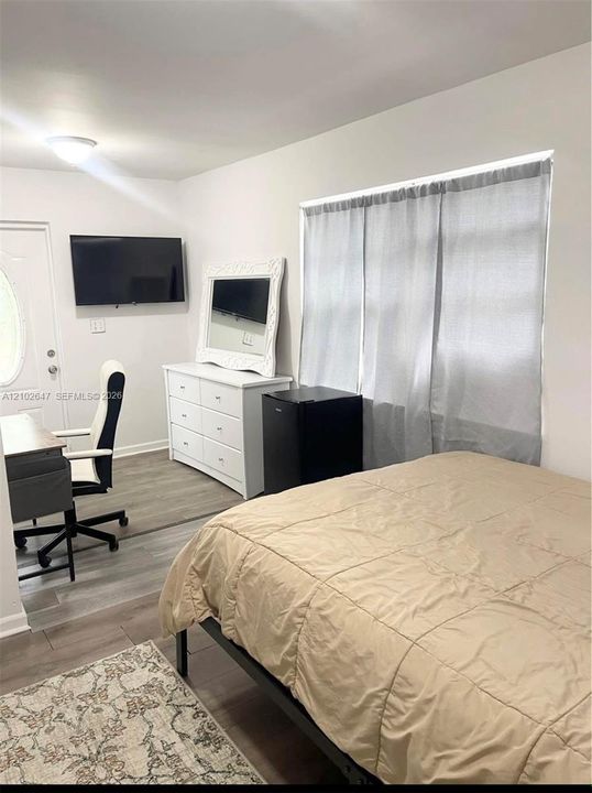 В аренду: $4,200 (6 спален, 2 ванн, 1576 Квадратных фут)
