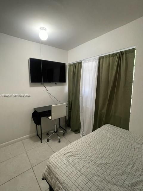 В аренду: $4,200 (6 спален, 2 ванн, 1576 Квадратных фут)