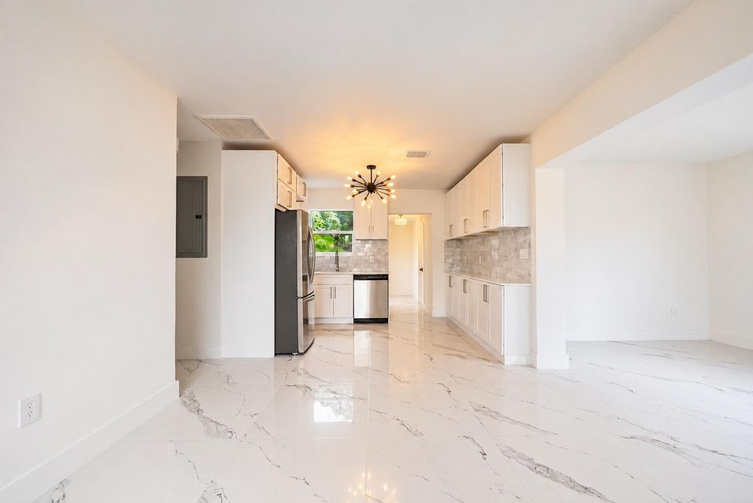 3370 foyer to kitchen lights on