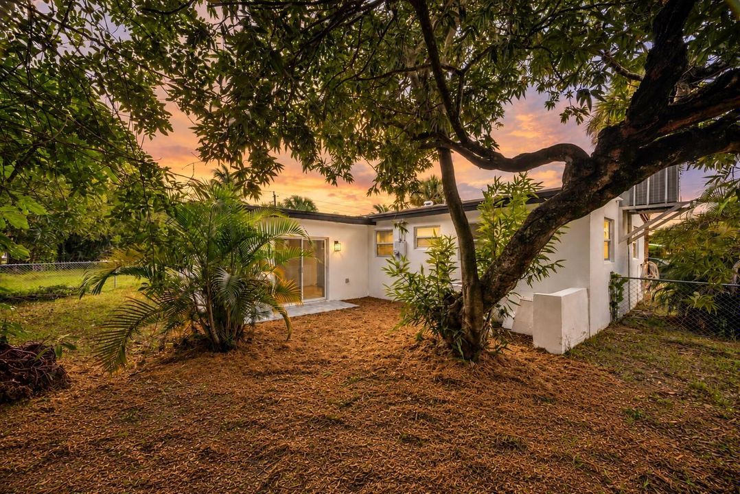 3370 back of house photo 1