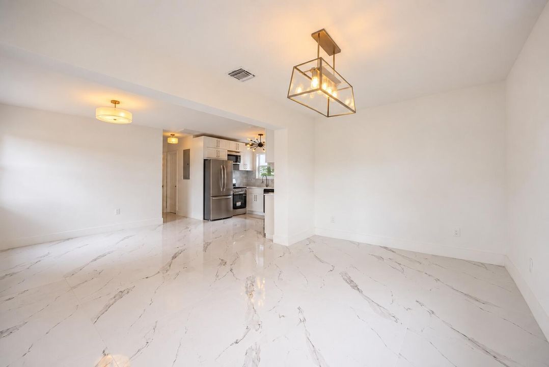 3370 dining room lights on no furniture