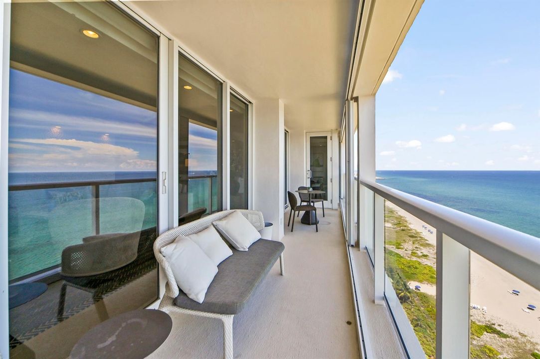 OCEANFRONT Balcony