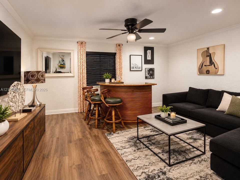 For Sale: $475,000 (2 beds, 1 baths, 958 Square Feet)