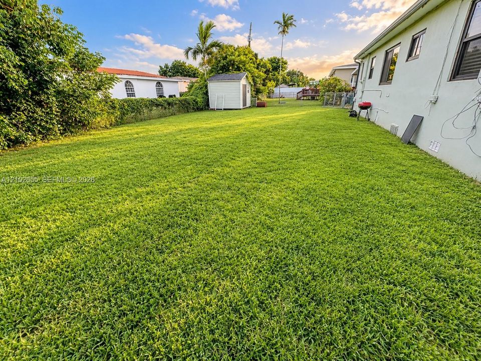 For Sale: $475,000 (2 beds, 1 baths, 958 Square Feet)