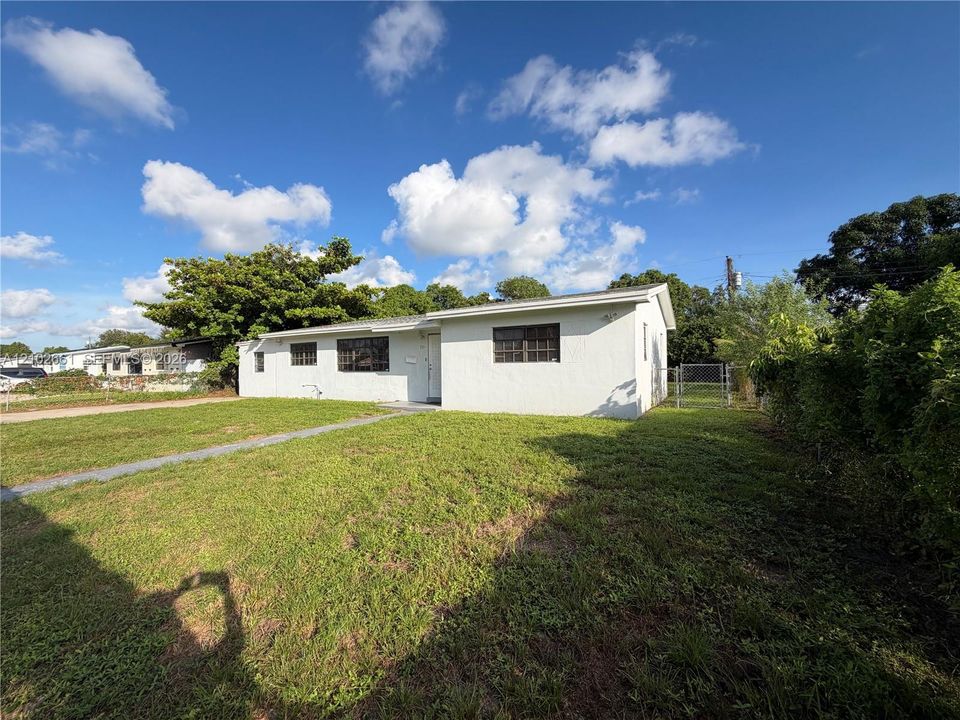 For Rent: $3,300 (3 beds, 2 baths, 1588 Square Feet)