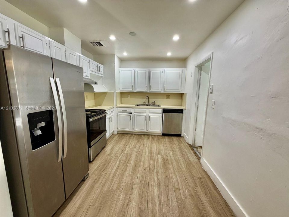 For Rent: $3,300 (3 beds, 2 baths, 1588 Square Feet)