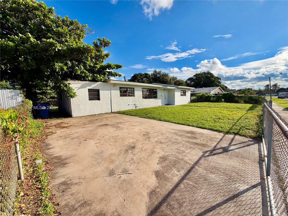 For Rent: $3,300 (3 beds, 2 baths, 1588 Square Feet)