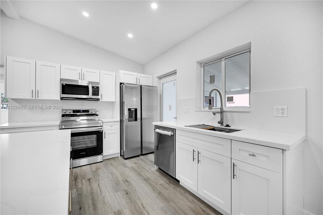 В аренду: $4,200 (2 спален, 1 ванн, 1496 Квадратных фут)