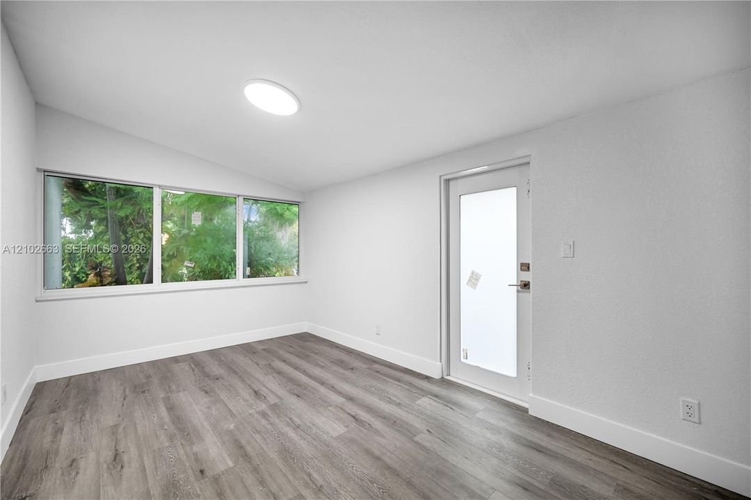 В аренду: $4,200 (2 спален, 1 ванн, 1496 Квадратных фут)