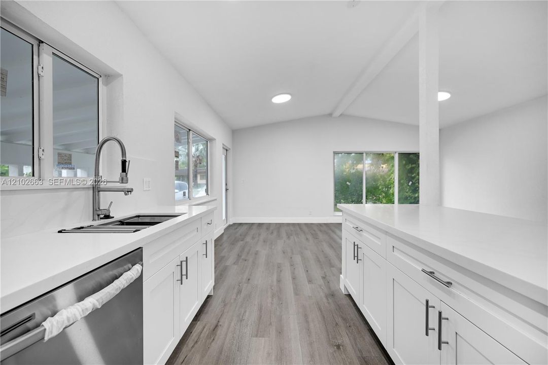 В аренду: $4,200 (2 спален, 1 ванн, 1496 Квадратных фут)