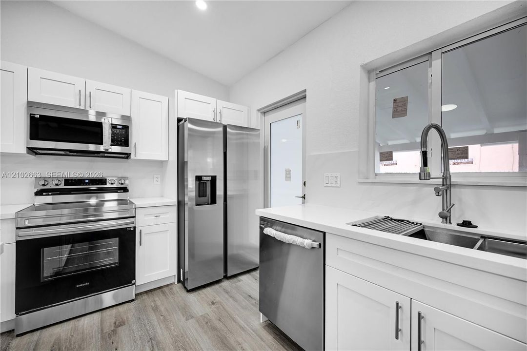 В аренду: $4,200 (2 спален, 1 ванн, 1496 Квадратных фут)