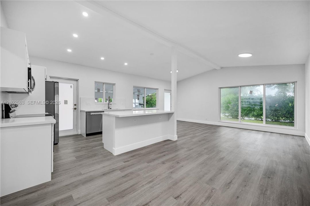 В аренду: $4,200 (2 спален, 1 ванн, 1496 Квадратных фут)