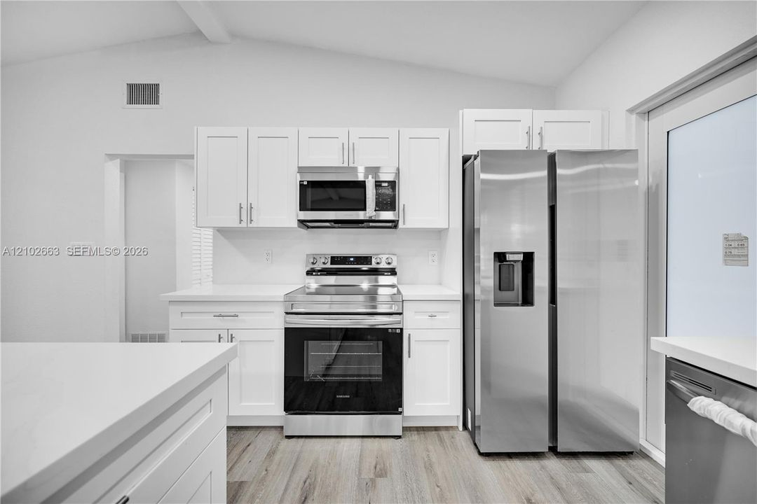 В аренду: $4,200 (2 спален, 1 ванн, 1496 Квадратных фут)