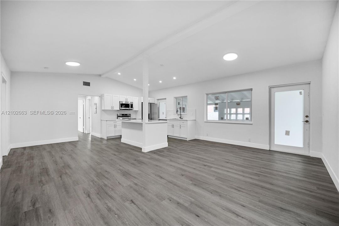 В аренду: $4,200 (2 спален, 1 ванн, 1496 Квадратных фут)