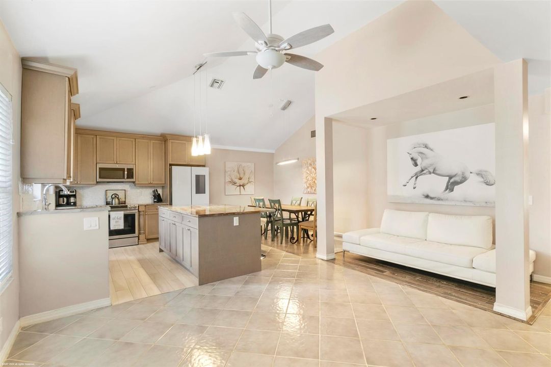 13477 Fountain View Blvd 008
