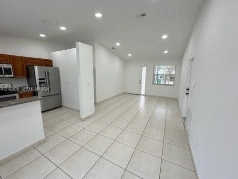 For Rent: $2,800 (3 beds, 2 baths, 1363 Square Feet)
