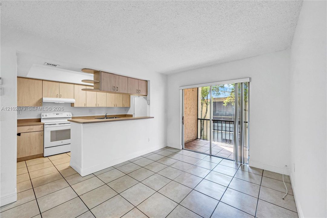 В аренду: $2,100 (2 спален, 2 ванн, 1235 Квадратных фут)