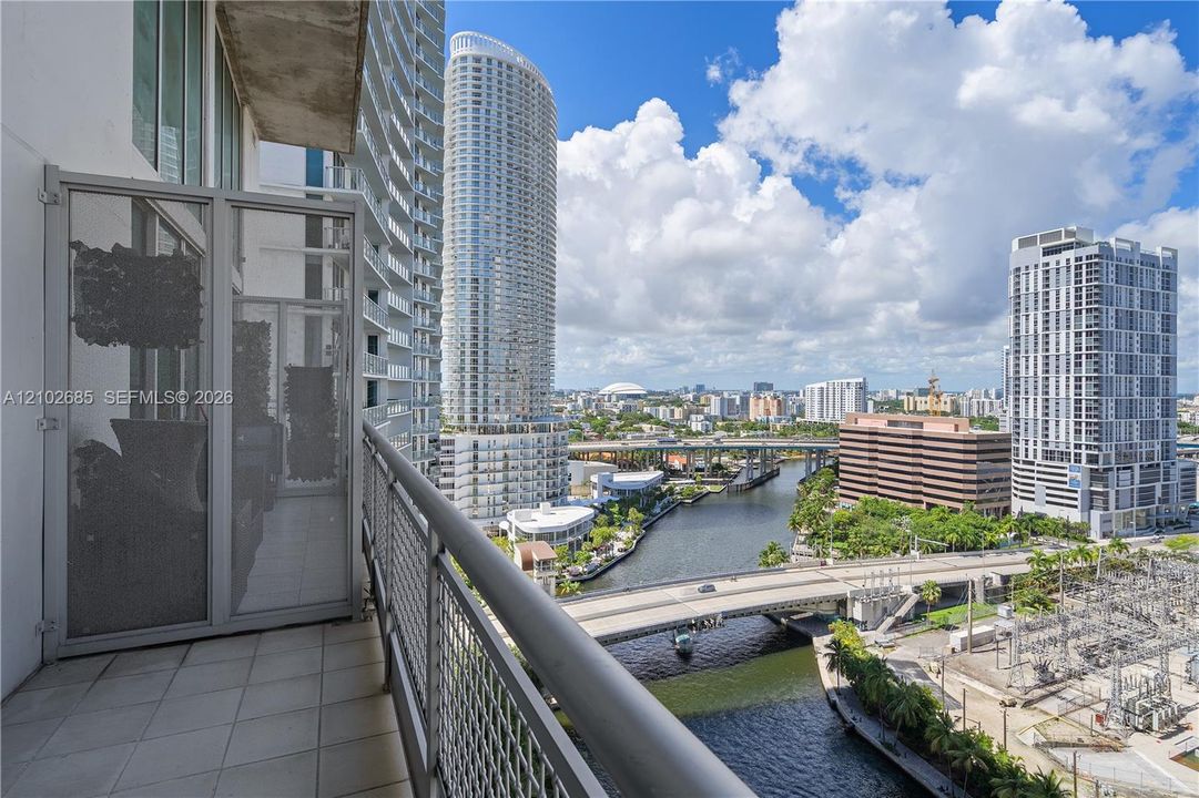 For Rent: $4,200 (2 beds, 2 baths, 1113 Square Feet)