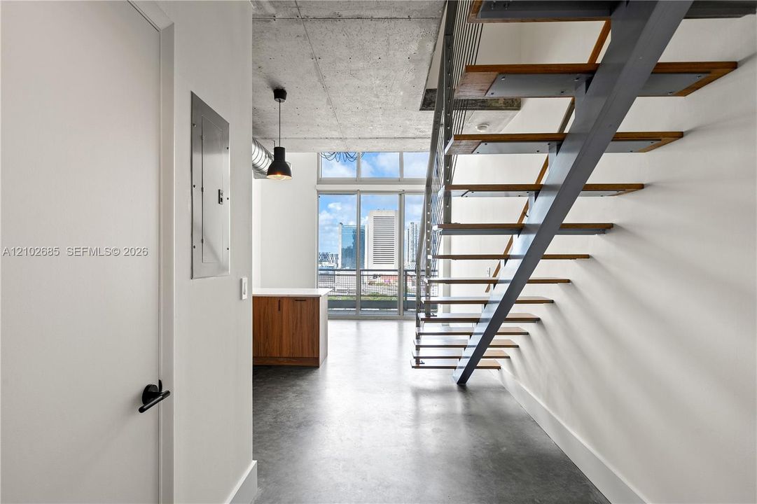 For Rent: $4,200 (2 beds, 2 baths, 1113 Square Feet)