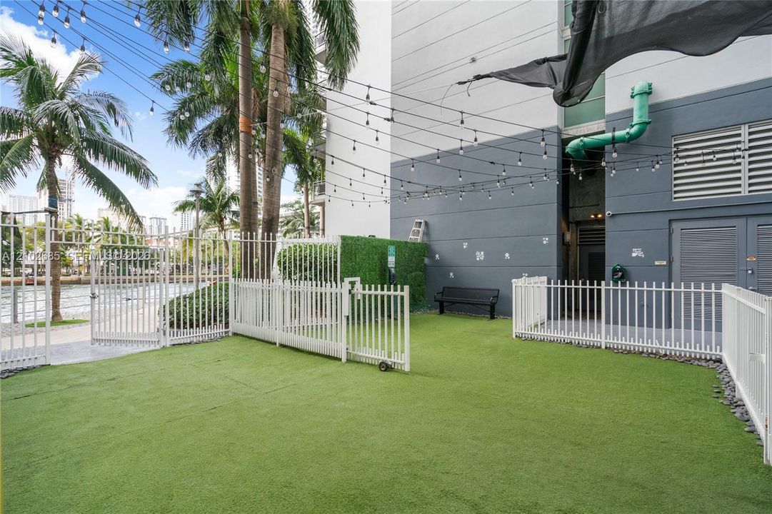 For Rent: $4,200 (2 beds, 2 baths, 1113 Square Feet)