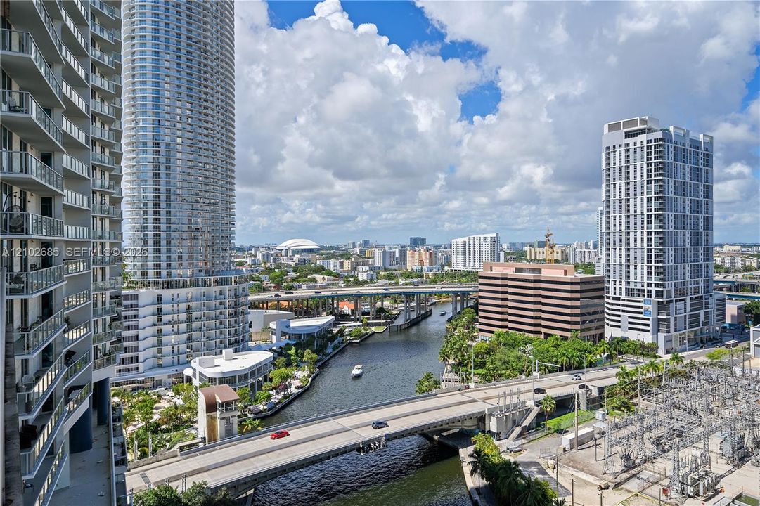 For Rent: $4,200 (2 beds, 2 baths, 1113 Square Feet)