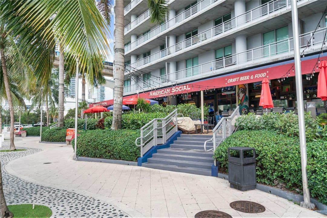 For Rent: $4,200 (2 beds, 2 baths, 1113 Square Feet)