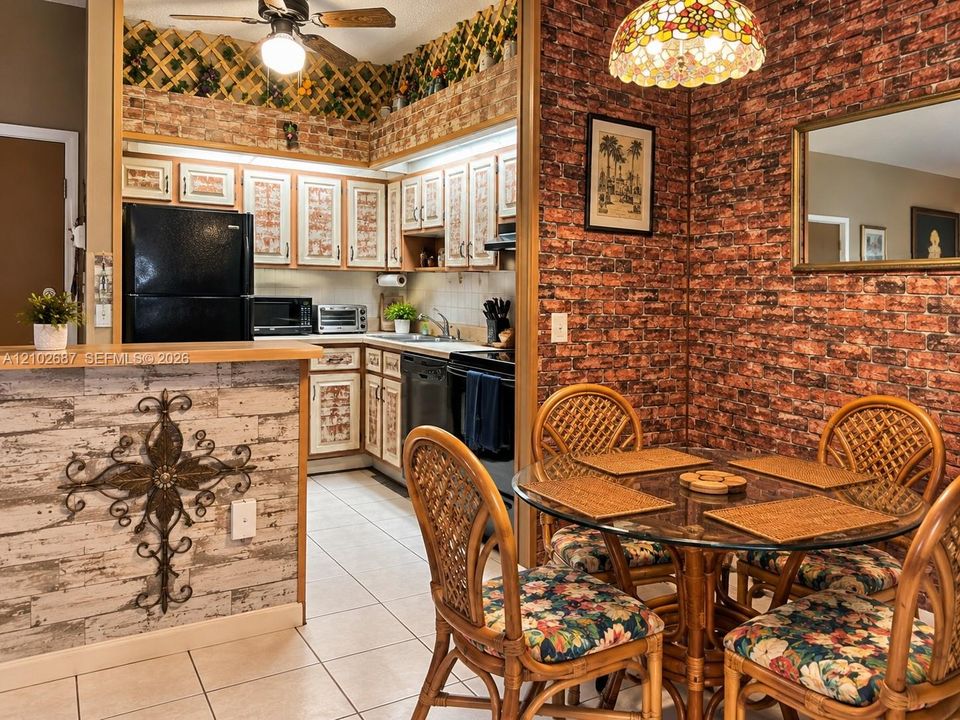 For Sale: $98,500 (1 beds, 1 baths, 827 Square Feet)