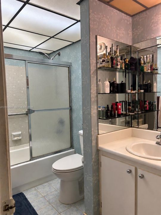 For Sale: $98,500 (1 beds, 1 baths, 827 Square Feet)