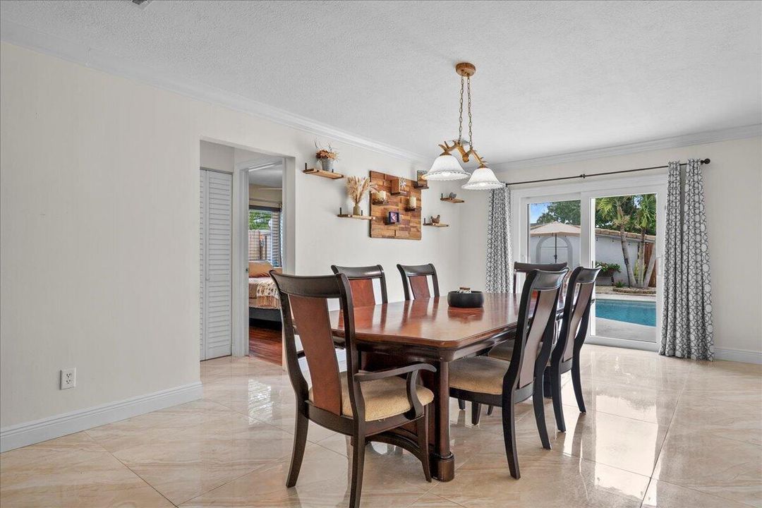FORMAL DINING AREA
