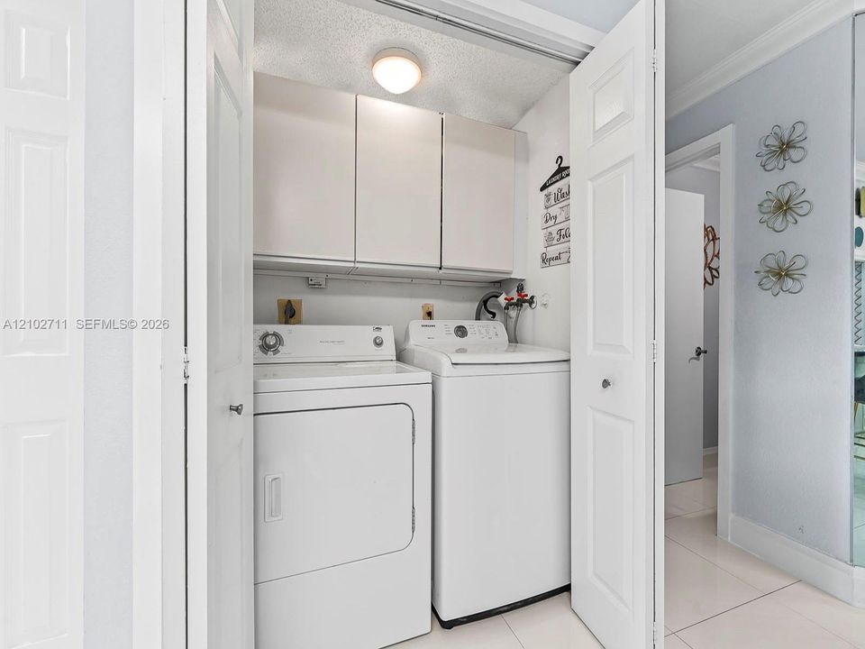 На продажу: $299,000 (3 спален, 2 ванн, 1300 Квадратных фут)