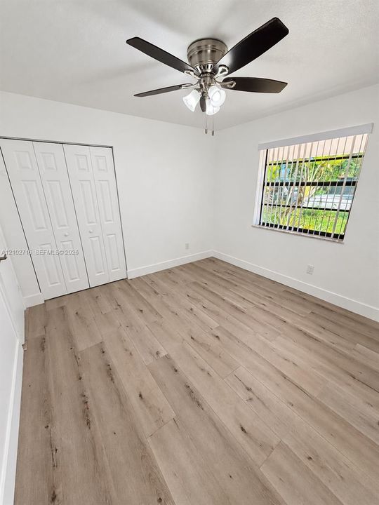 For Sale: $699,000 (5 beds, 3 baths, 2406 Square Feet)