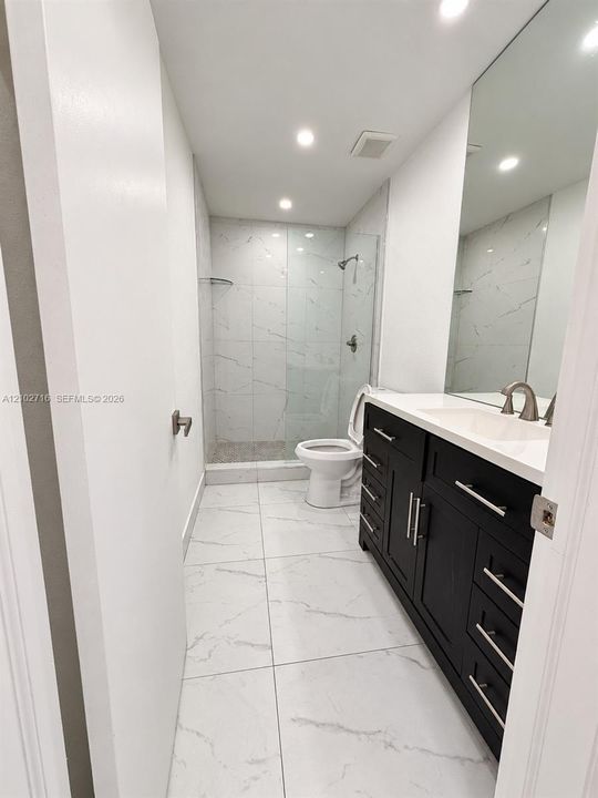 For Sale: $699,000 (5 beds, 3 baths, 2406 Square Feet)