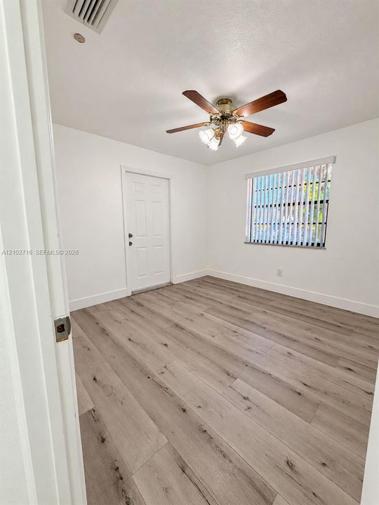 For Sale: $699,000 (5 beds, 3 baths, 2406 Square Feet)