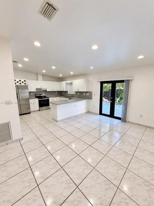 For Sale: $699,000 (5 beds, 3 baths, 2406 Square Feet)