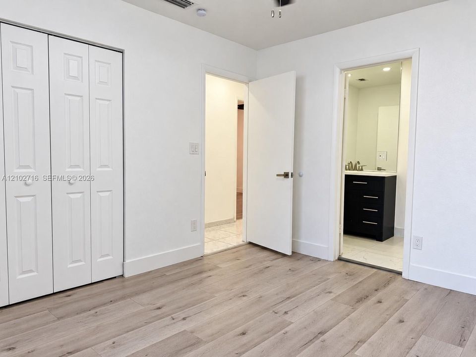 For Sale: $699,000 (5 beds, 3 baths, 2406 Square Feet)
