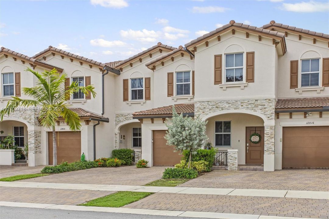 For Sale: $570,000 (3 beds, 2 baths, 1331 Square Feet)