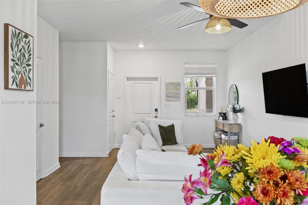For Sale: $570,000 (3 beds, 2 baths, 1331 Square Feet)