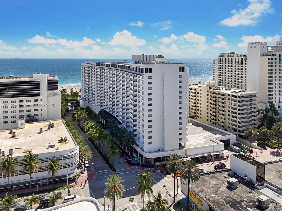 For Sale: $875,000 (1 beds, 2 baths, 865 Square Feet)