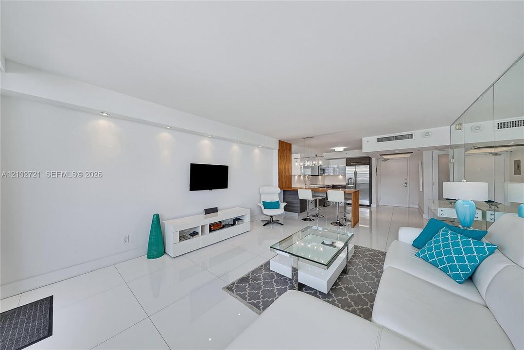 For Sale: $875,000 (1 beds, 2 baths, 865 Square Feet)