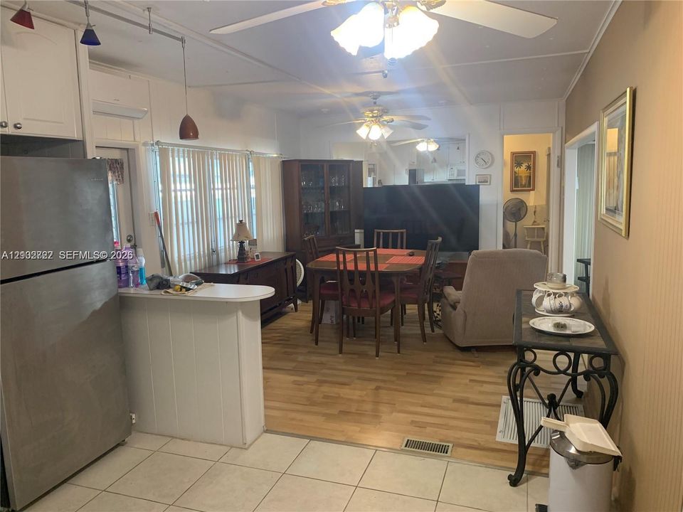 В аренду: $2,250 (2 спален, 1 ванн, 804 Квадратных фут)